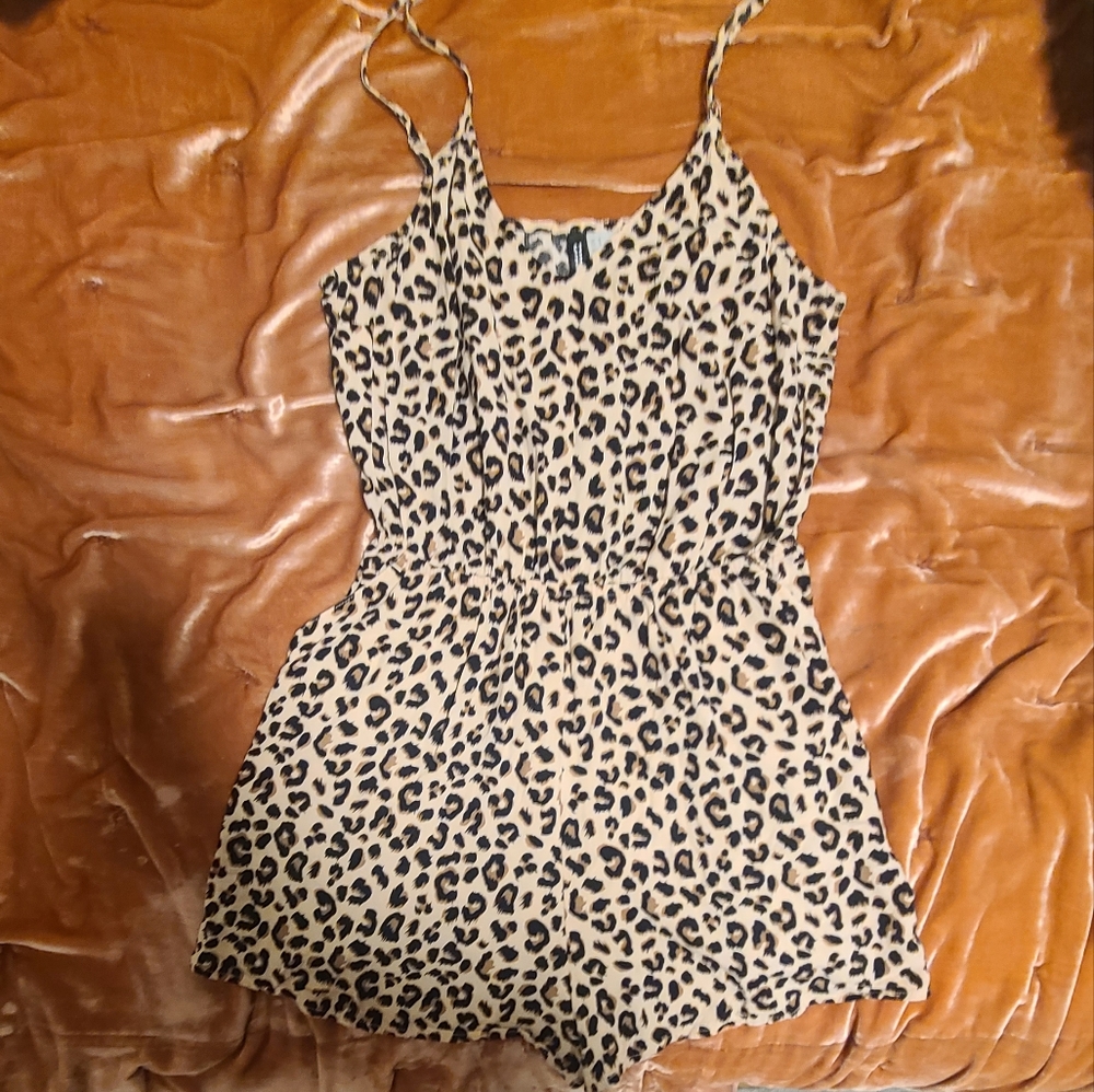 H&M "Divided" Leopard Print Romper w/ Adjustable spaghetti straps. Size 8